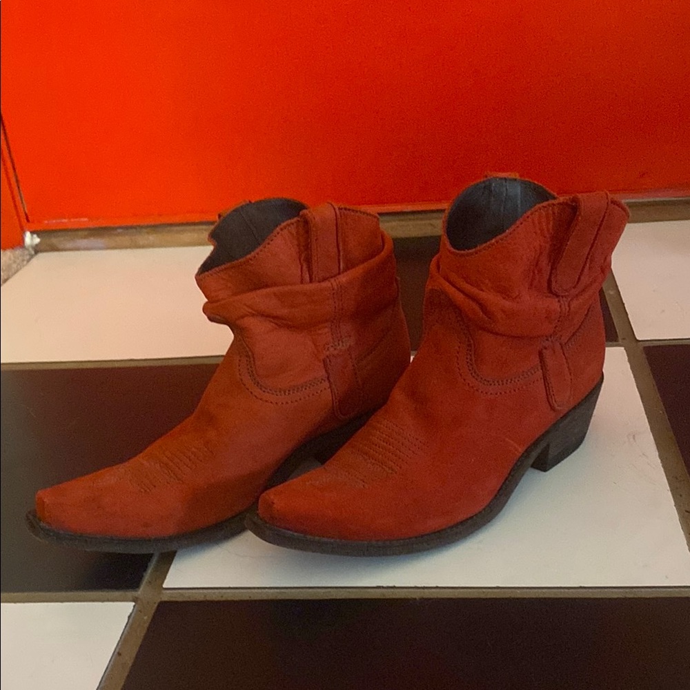 Women's Suede Ankle Cowgirl Boots - Rust